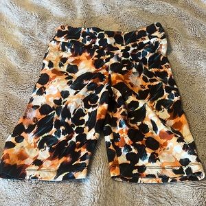Lici fit leopard shorts